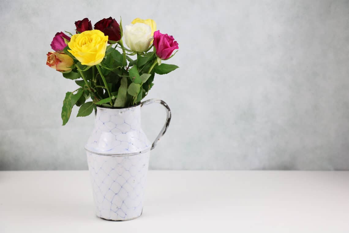verschiedene Rosen in der Vase