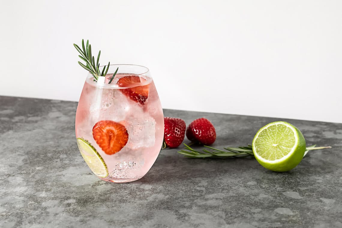 Erdbeere - Limette und Rosmarin Gin Tonic